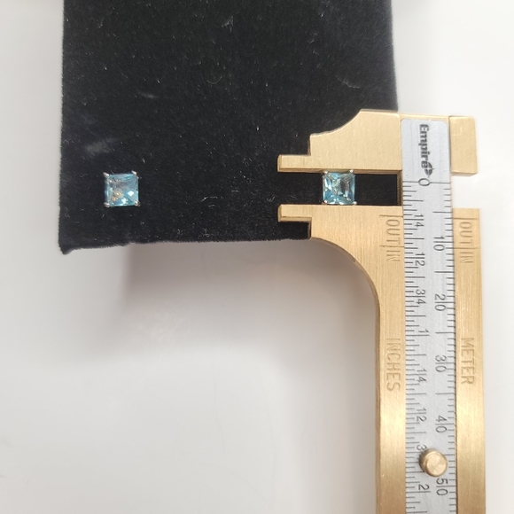 Aquamarine Simulant/ Light Blue Cubic Zirconia Stud Earrings - Picture 2 of 4